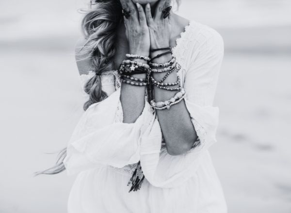 Boho Schmuck – Ketten, Ringe und Armbänder im freien Boho-Stil Boho Schmuck – Ketten, Ringe und Armbänder im freien Boho-Stil